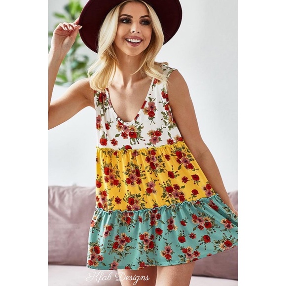 ❤️LAST 1! V Neck Soft Jersey Knit Floral Color Block Tiered Ruffle Top! - Picture 2 of 16